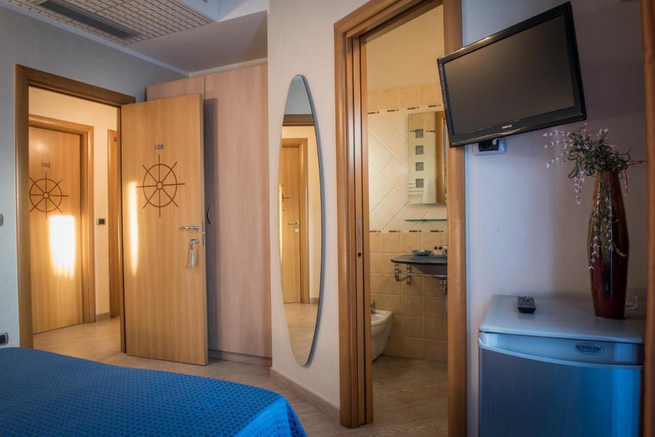 Hotel Mirage Torre Santa Sabina Chambre photo