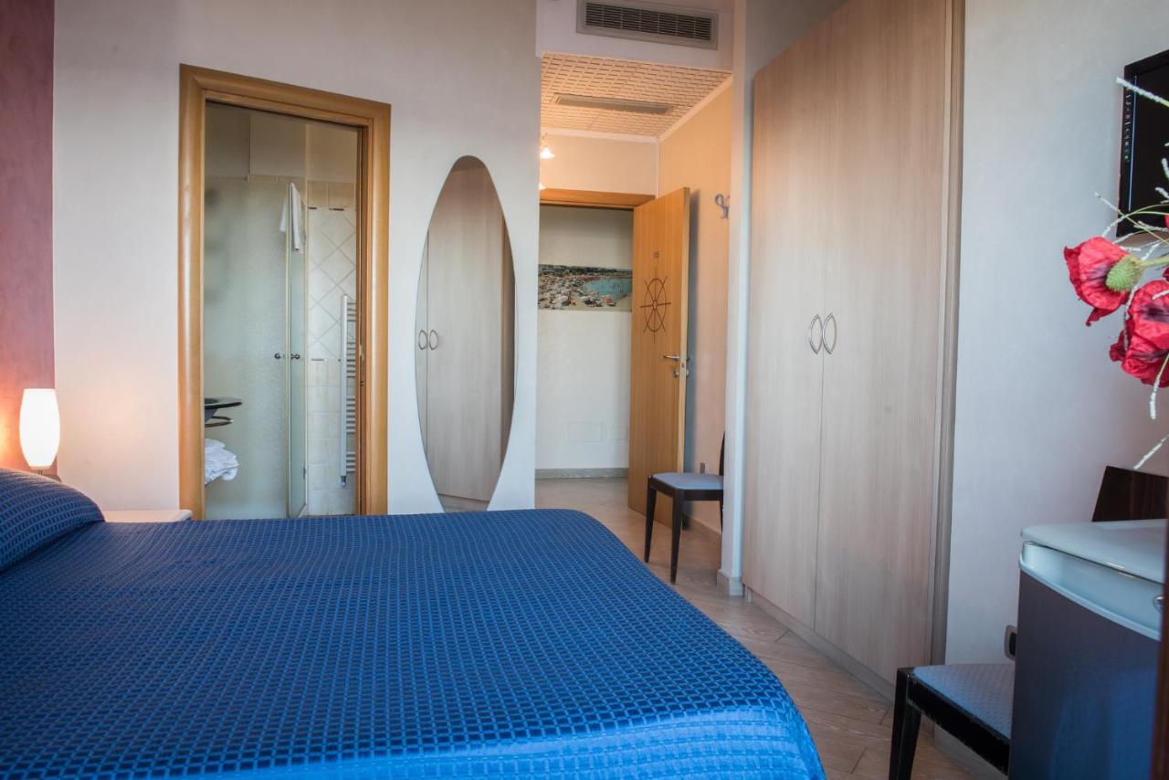 Hotel Mirage Torre Santa Sabina Chambre photo