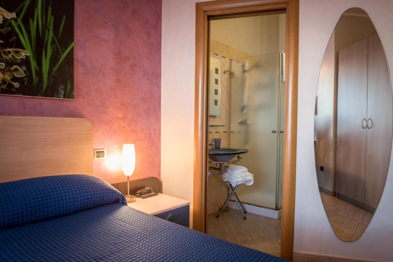 Hotel Mirage Torre Santa Sabina Chambre photo