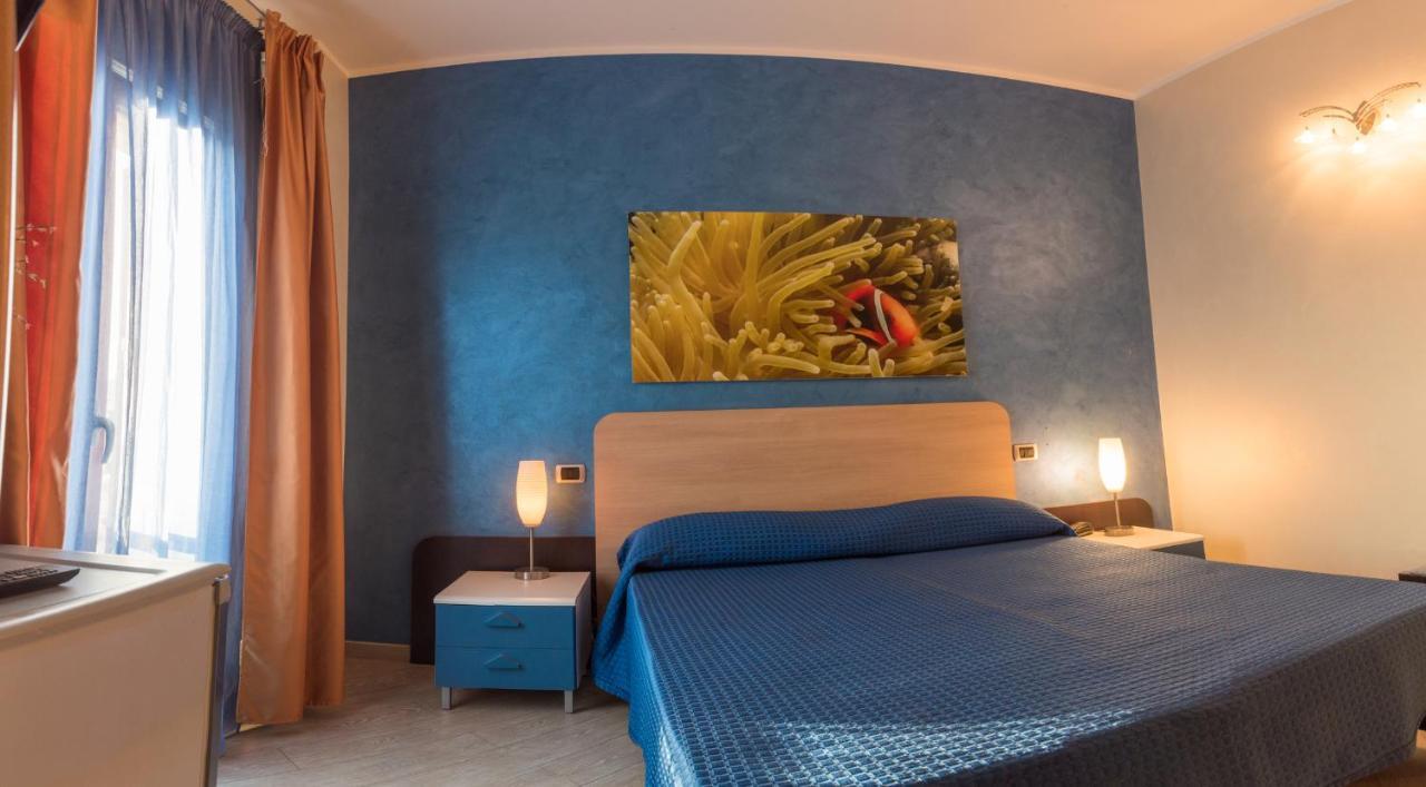 Hotel Mirage Torre Santa Sabina Chambre photo