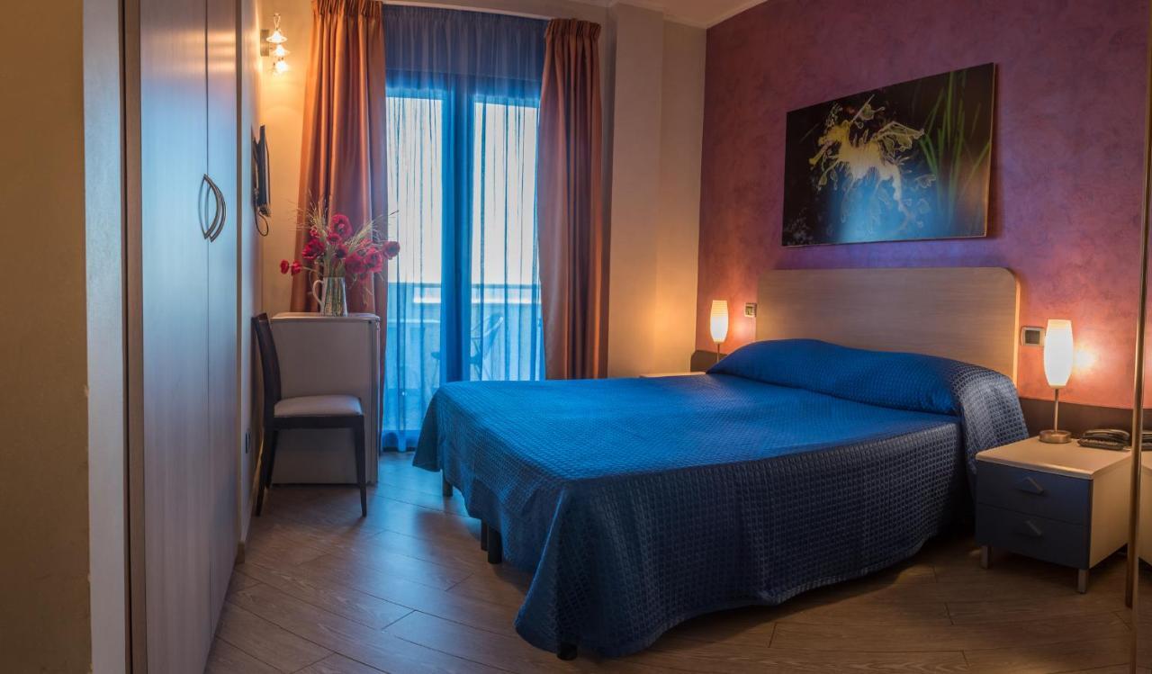 Hotel Mirage Torre Santa Sabina Chambre photo
